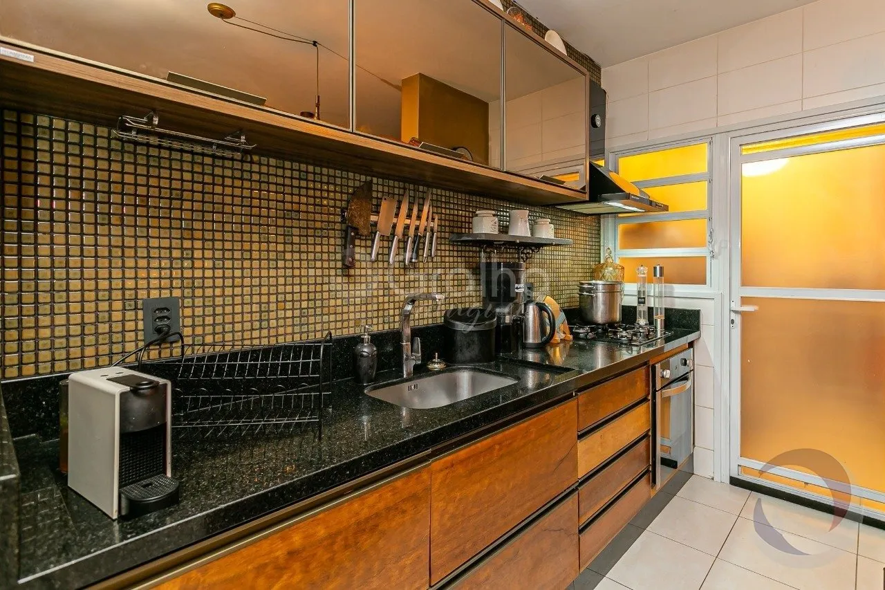 Apartment, 186 m², with a glass-enclosed balcony — photo 15