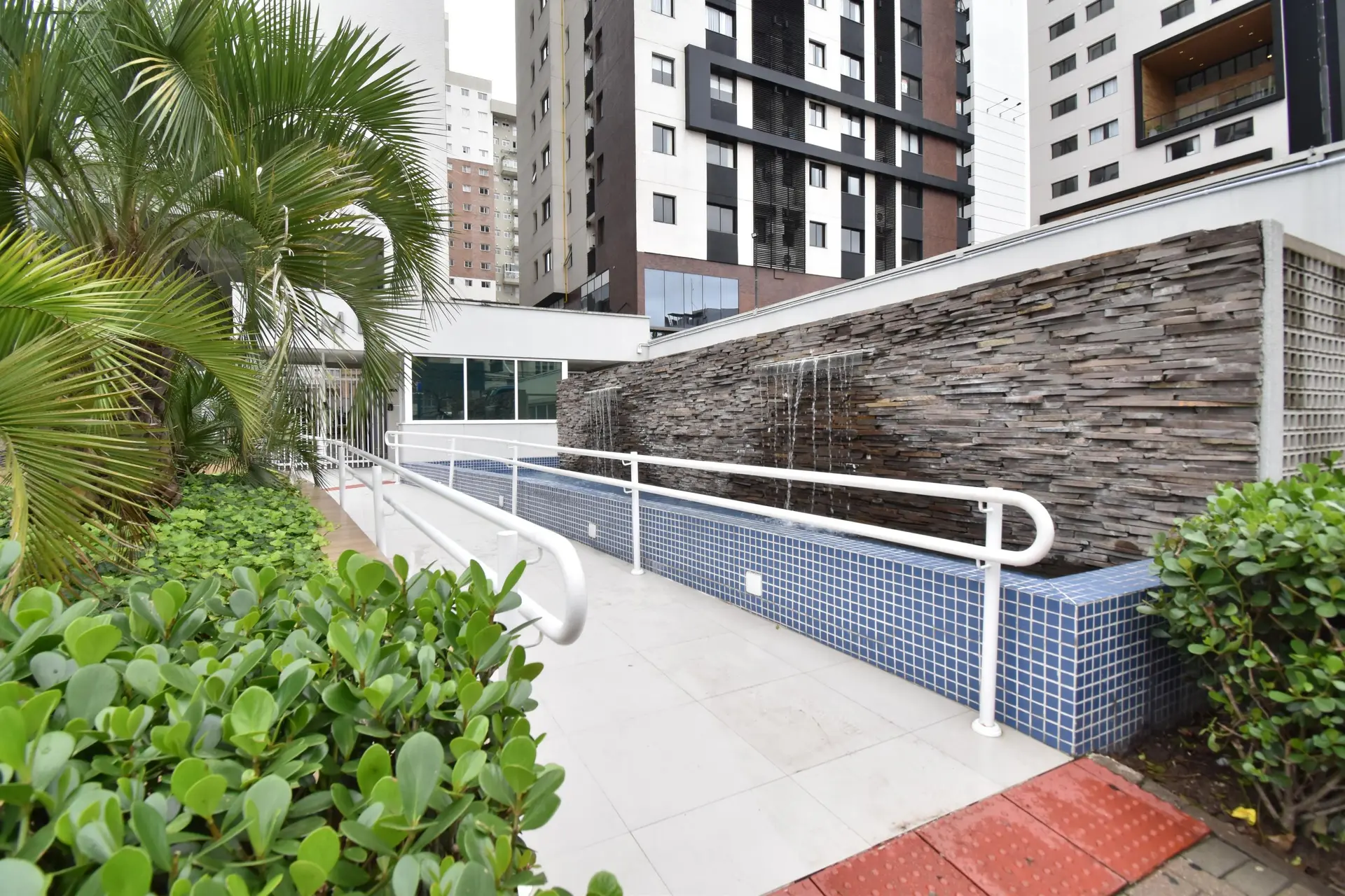 2-bedroom apartment with a grill on the balcony — photo 51