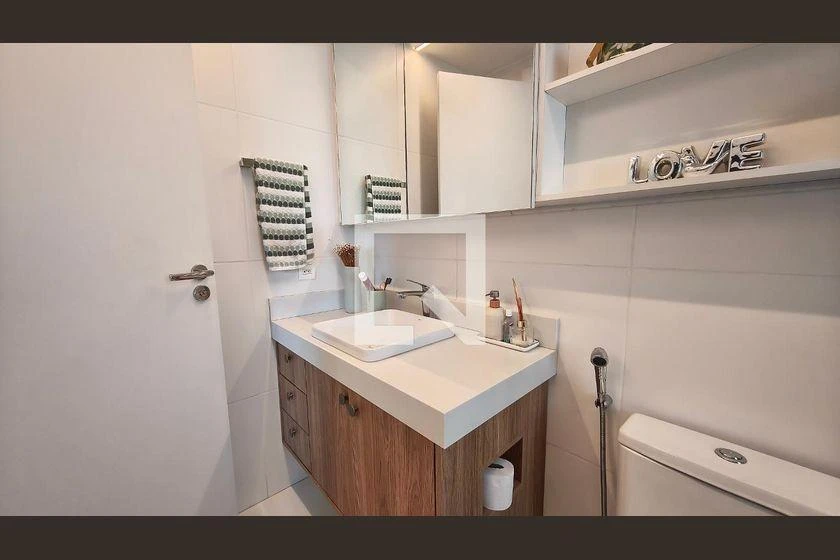 4-bedroom apartment with a glass-enclosed balcony — photo 33