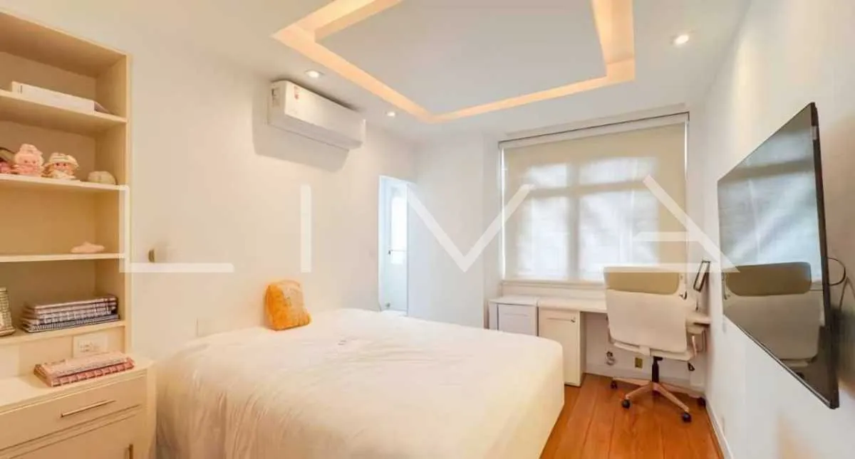 4-bedroom apartment with a grill on the balcony — photo 10