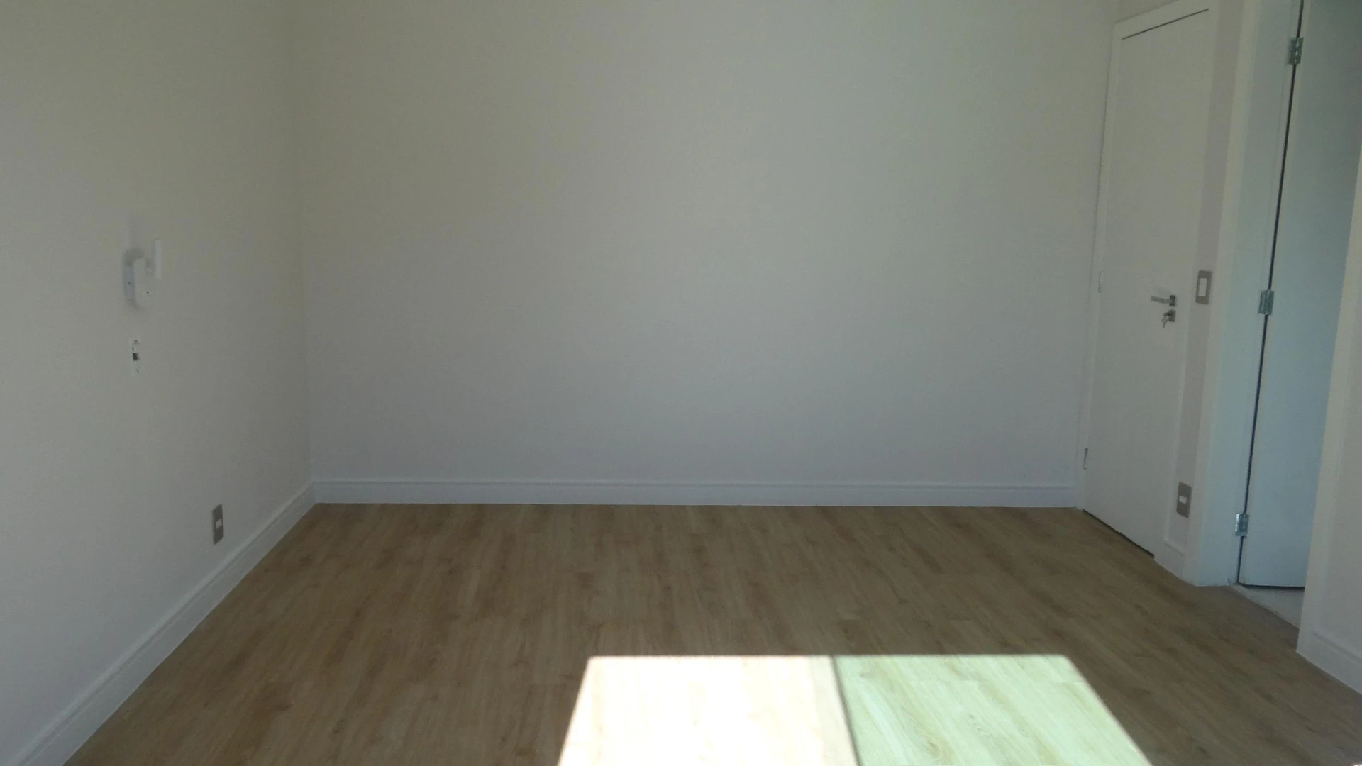 Casa de 384 m² com janelas do piso ao teto e varanda gourmet — photo 101