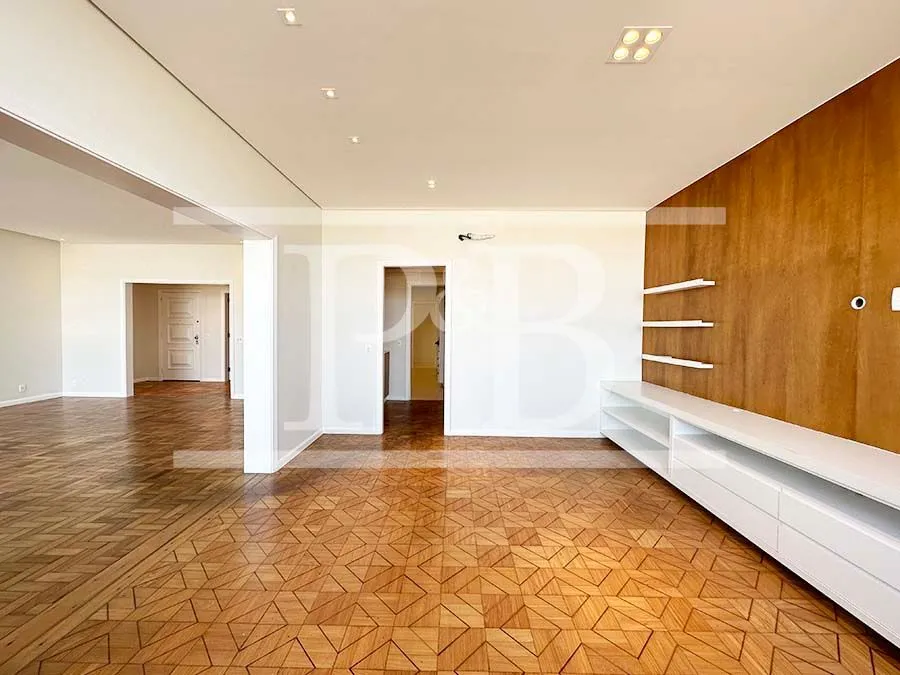 4-bedroom apartment with 270 m² and 4 bathrooms — photo 15
