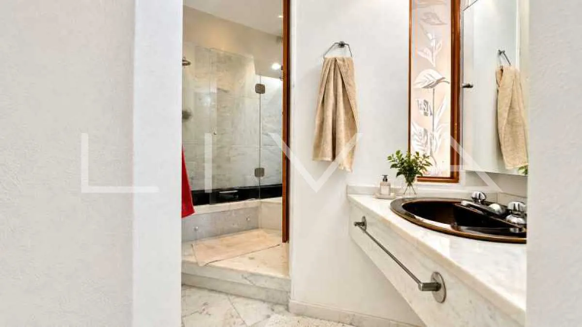 178 m² apartment with a bathtub and a water view — photo 15