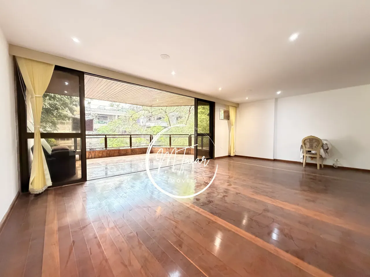 Apartment, 173 m², with a glass-enclosed balcony — photo 3