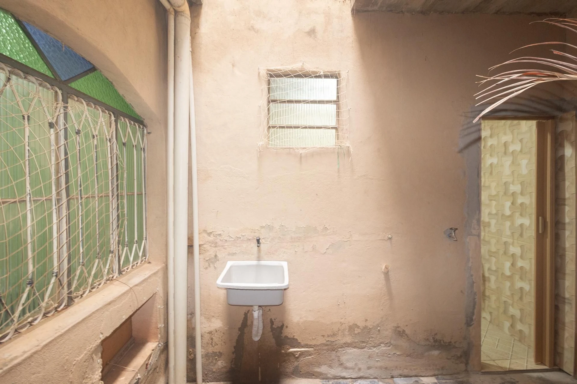 Casa com 2 quartos, 1 suíte e área de lavanderia — photo 17