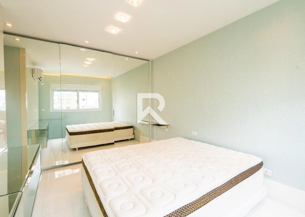 276 m² apartment with a bathtub and floor-to-ceiling windows — photo 14
