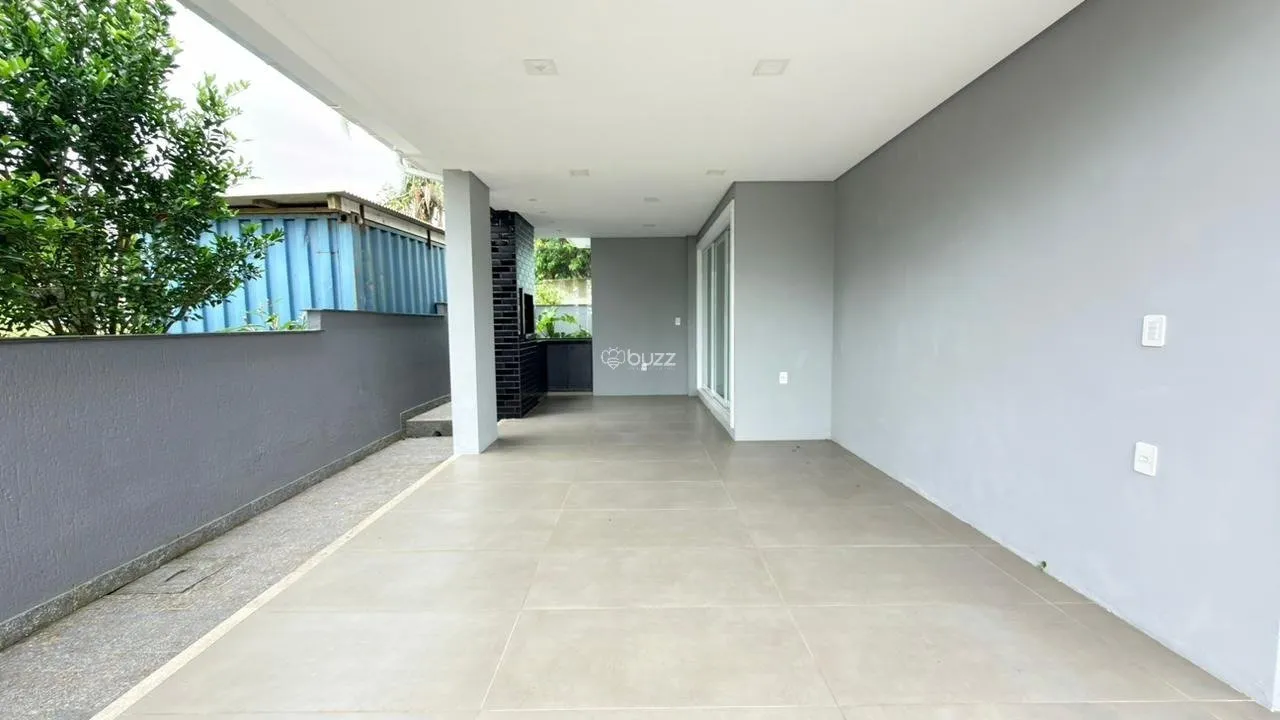 Balcony with a grill in a 2-bedroom house, 140 m²