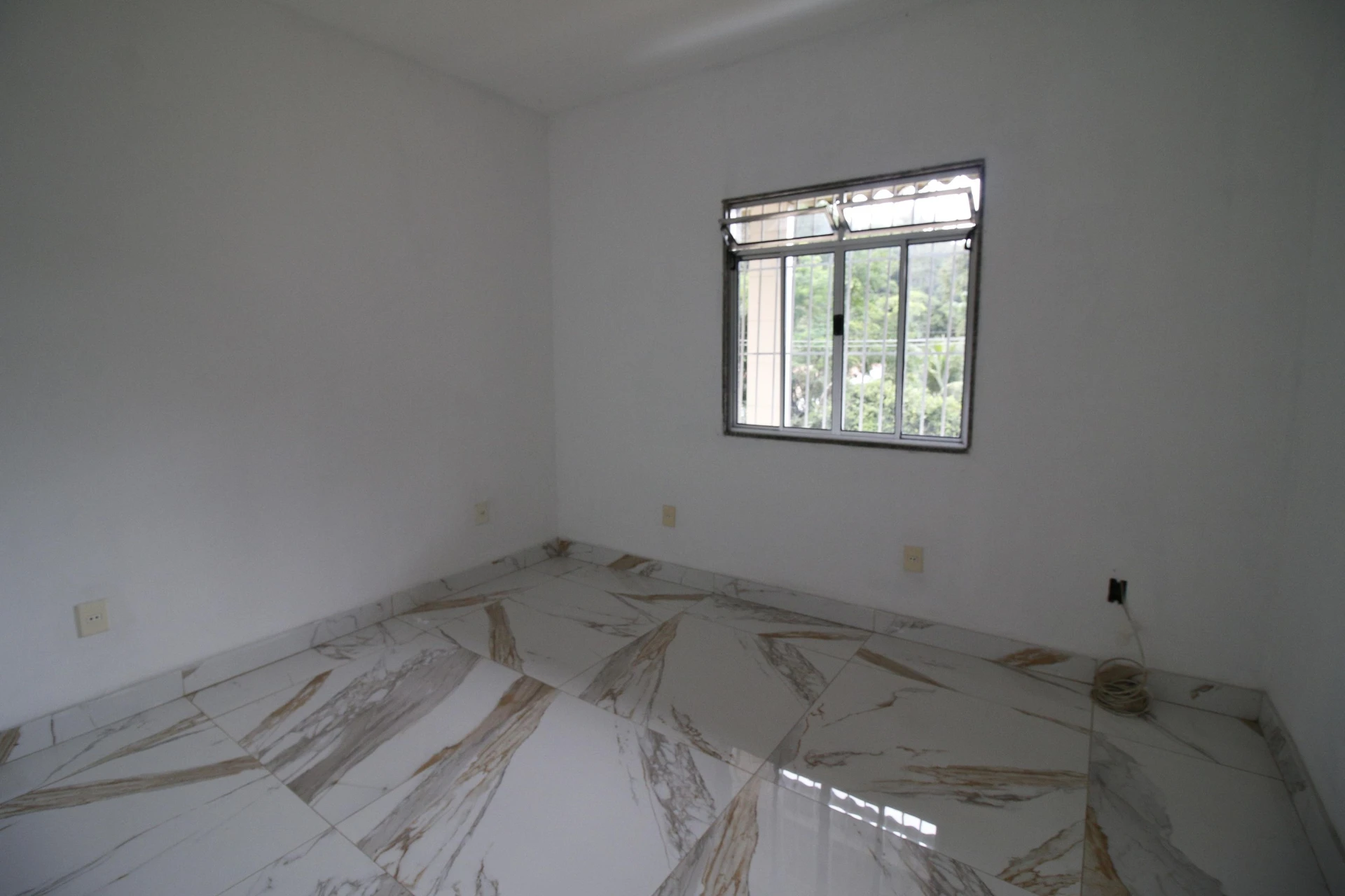 3-bedroom apartment with a grill on the balcony — photo 11
