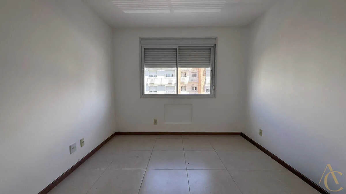 Furnished 129 m² apartment with 3 bedrooms and 1 parking space — photo 17