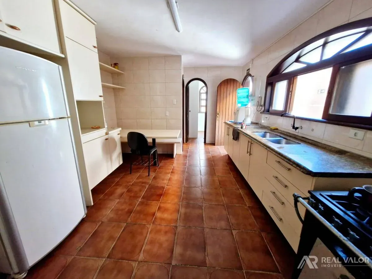 Furnished house with 8 bedrooms and 510 m² — photo 22