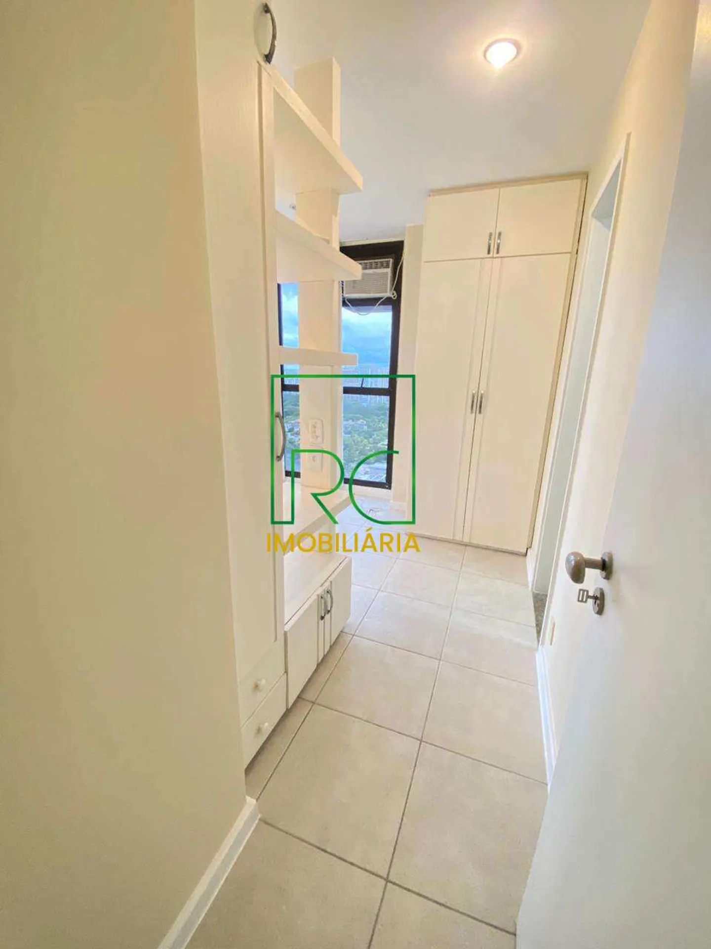Unfurnished apartment with 3 bedrooms and water view — photo 28