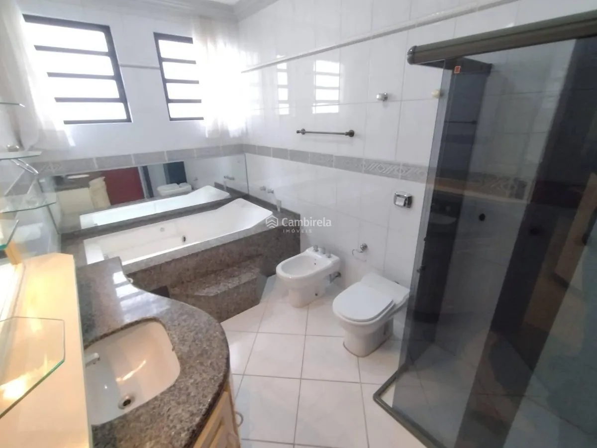 House with 4 bedrooms and 311 m² with 2 en-suites — photo 25