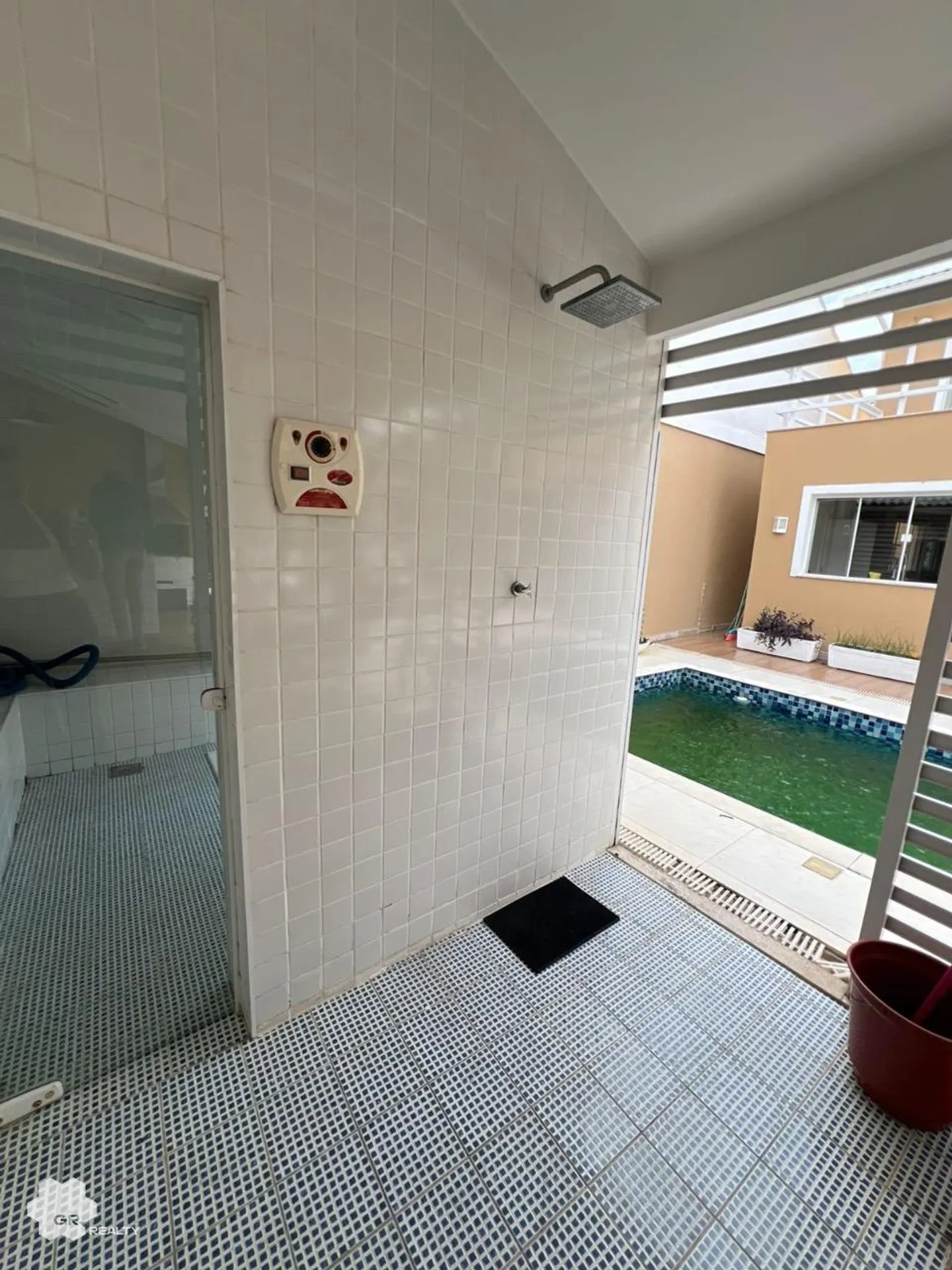 House with 6 en-suite bedrooms and 468 m² of space — photo 40