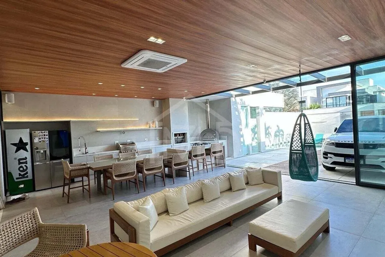 Furnished house with 4 bedrooms and 600 m² — photo 28