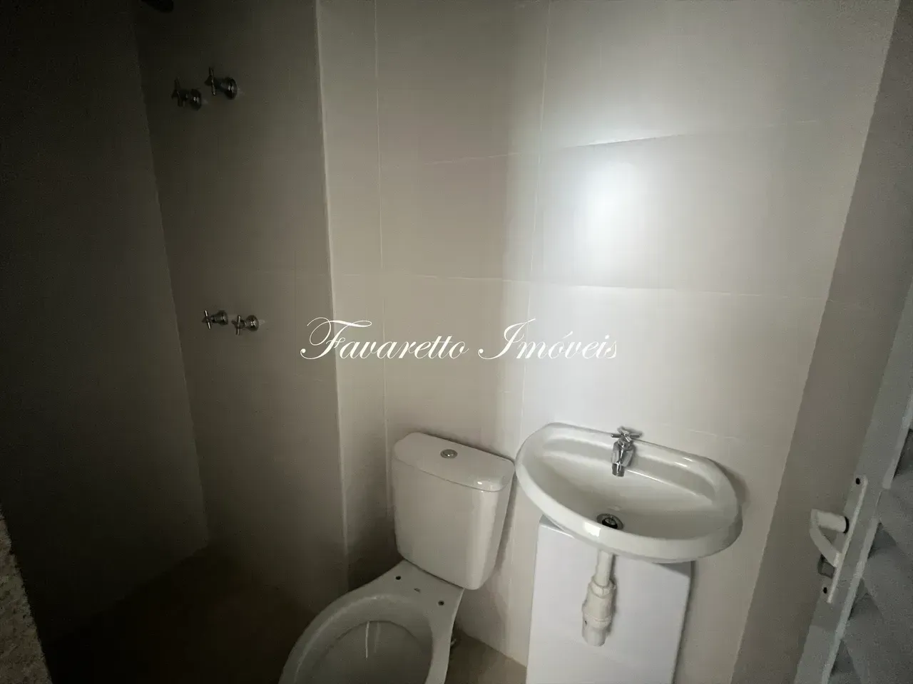 Apartment with 4 suites and a closed-off kitchen — photo 12