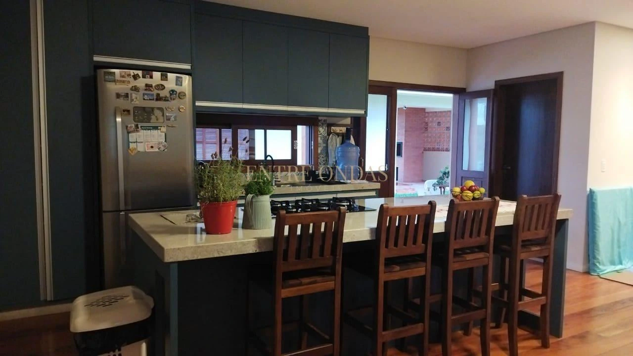 Furnished house with 3 bedrooms and 4 bathrooms
