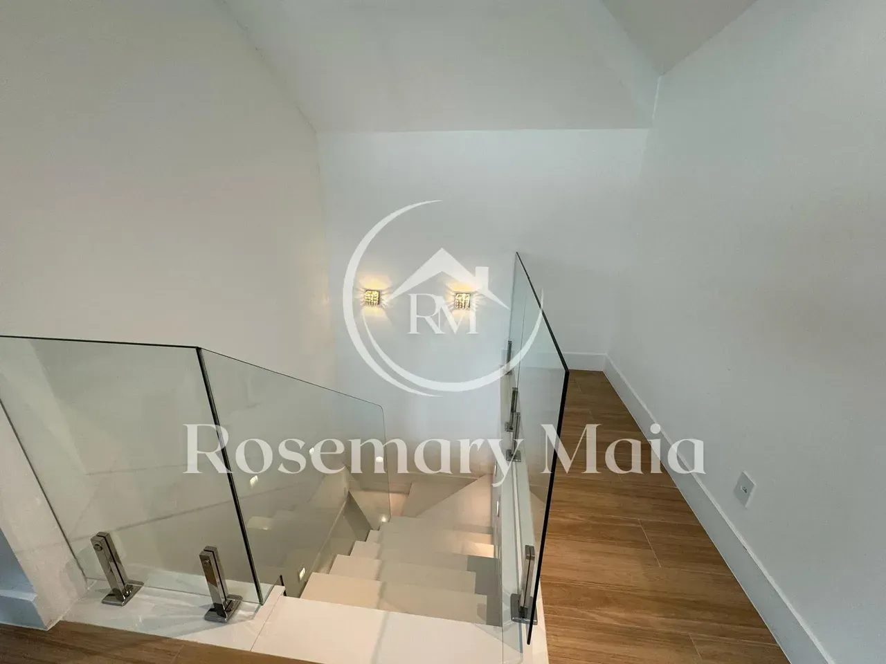 Furnished house with 4 bedrooms and 360 m² — photo 37