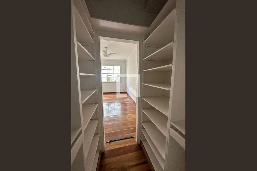 4-bedroom rental apartment with 225 m² and parking — photo 47