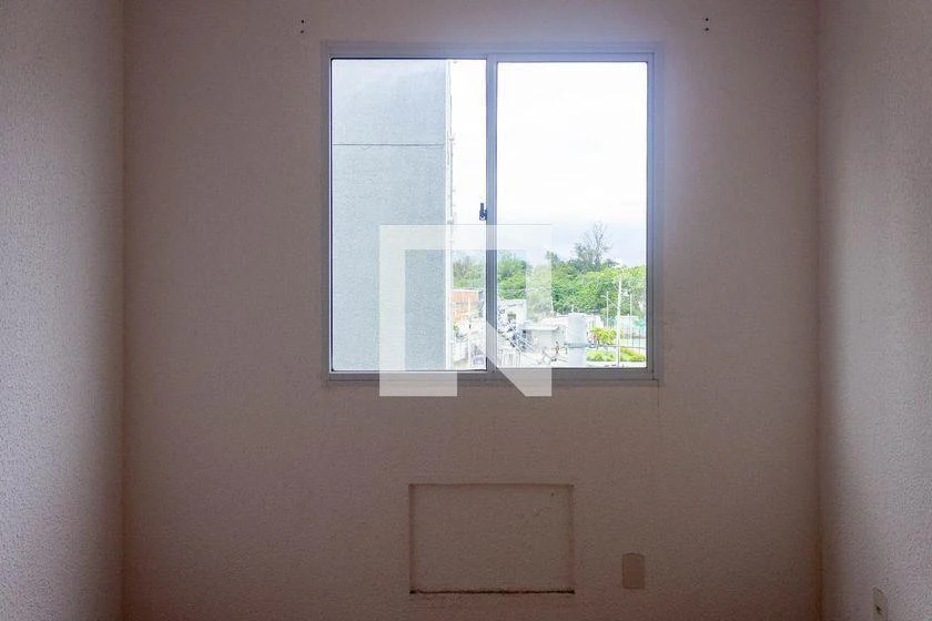 2-bedroom apartment in a building with a pool — photo 31