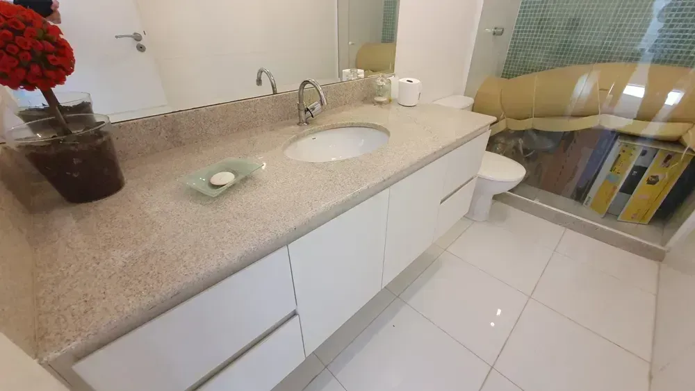 650 m² house with 6 en-suite bedrooms and 4 parking spots — photo 60