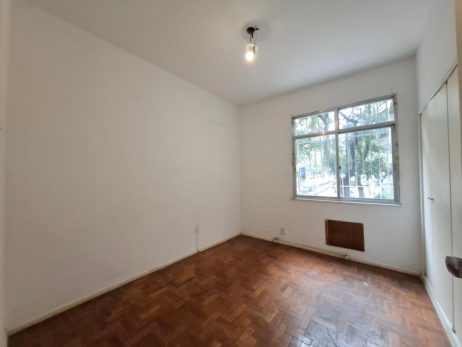 Unfurnished 3-bedroom apartment with 3 bathrooms — photo 13
