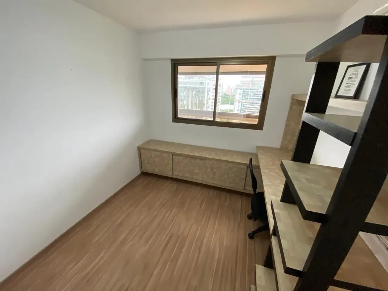 Apartment on the 13th floor with a glass-enclosed balcony — photo 27