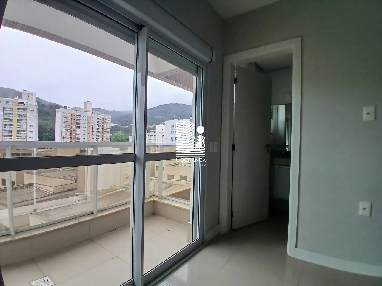 Mountain view in a 2-bedroom apartment, 79 m² — photo 5