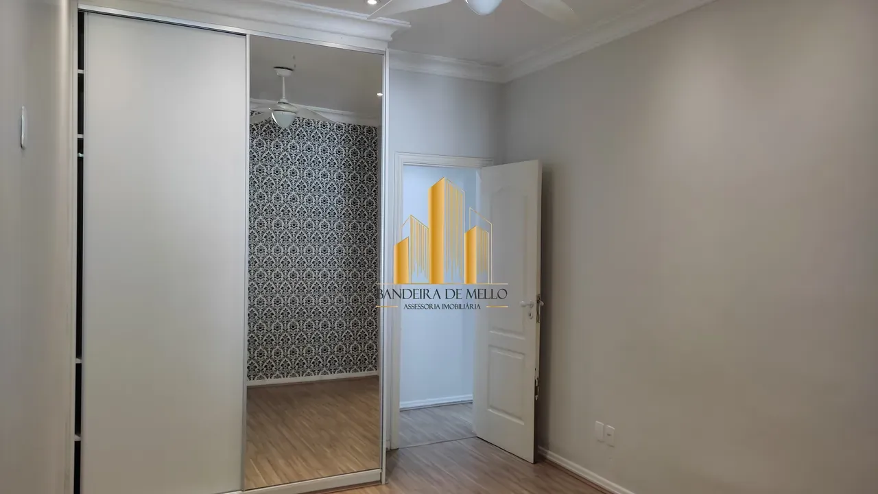 Wood or laminate floors in a 2-bedroom apartment, 80 m² — photo 15