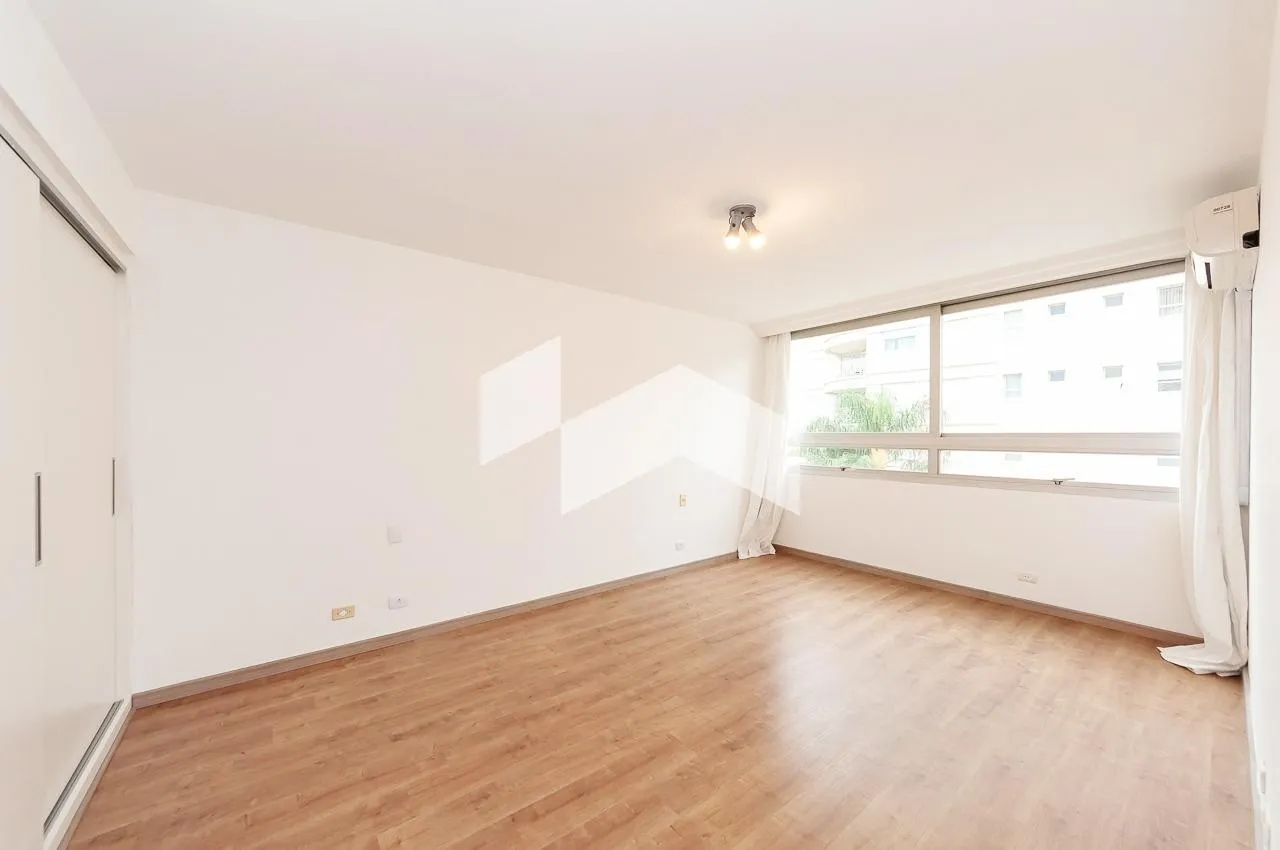 380 m² apartment with private laundry area — photo 24