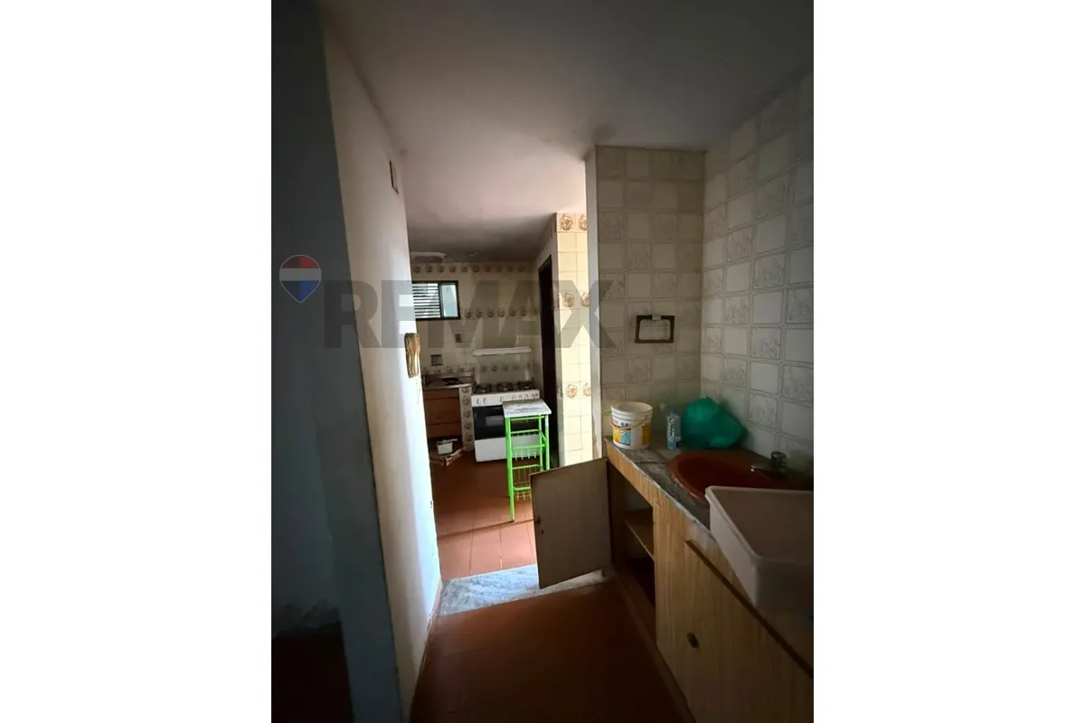 House with 7 bedrooms and 2 en-suite baths, 423 m² — photo 2