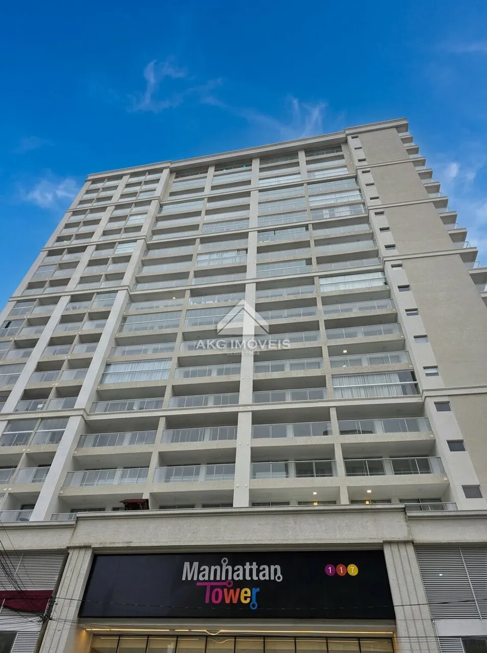 Apartamento de 1 dormitorio de 27 m² con balcón y parking — photo 2