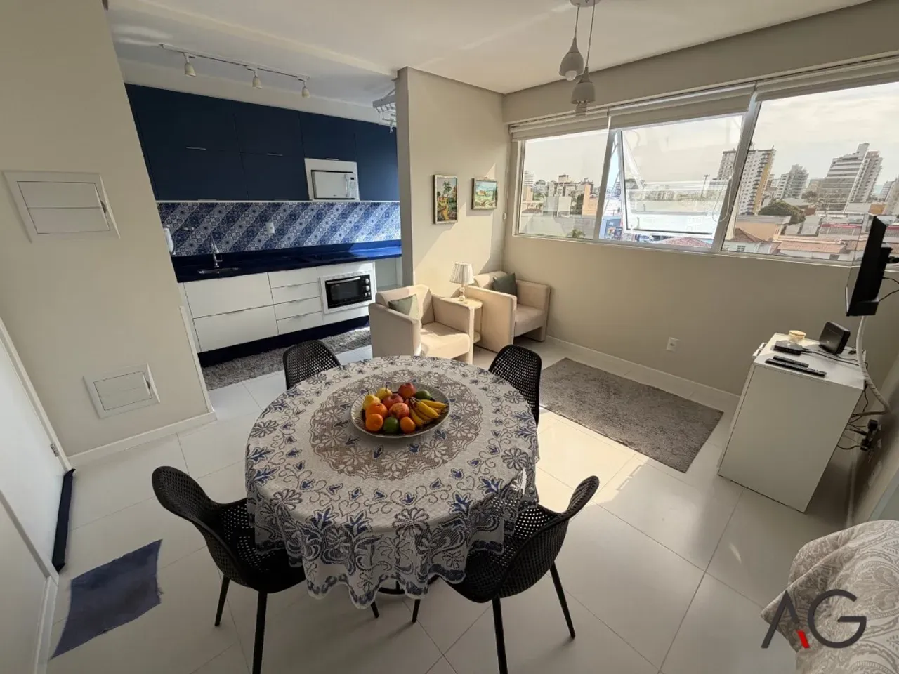 Furnished studio with open-plan kitchen and 2 parking spots — photo 2