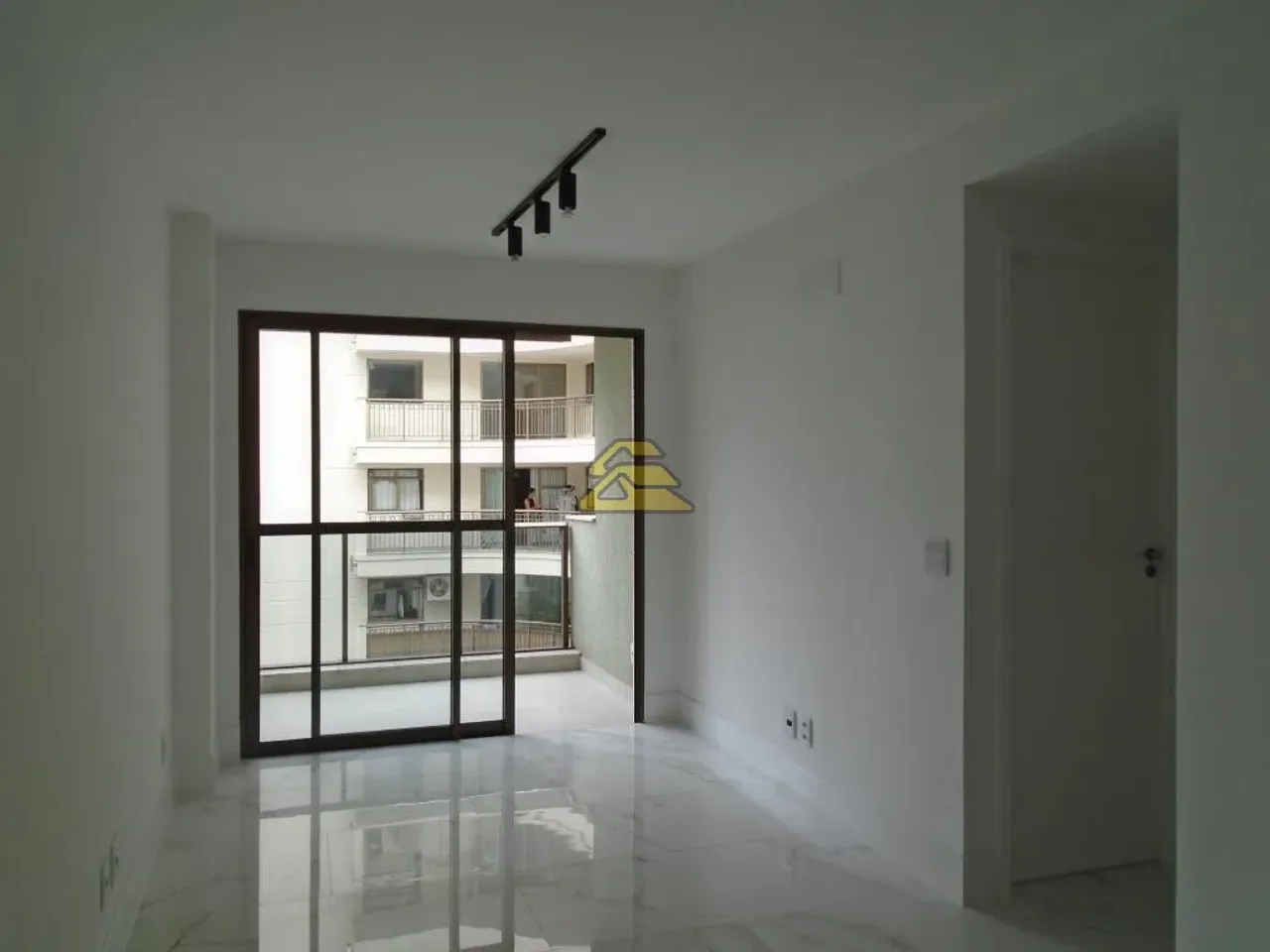 Apartamento de 1 quarto com varanda e box de vidro — photo 5