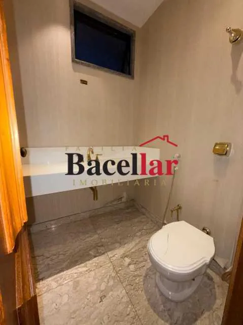 4 quartos e banheira: apartamento de 230 m² — photo 12