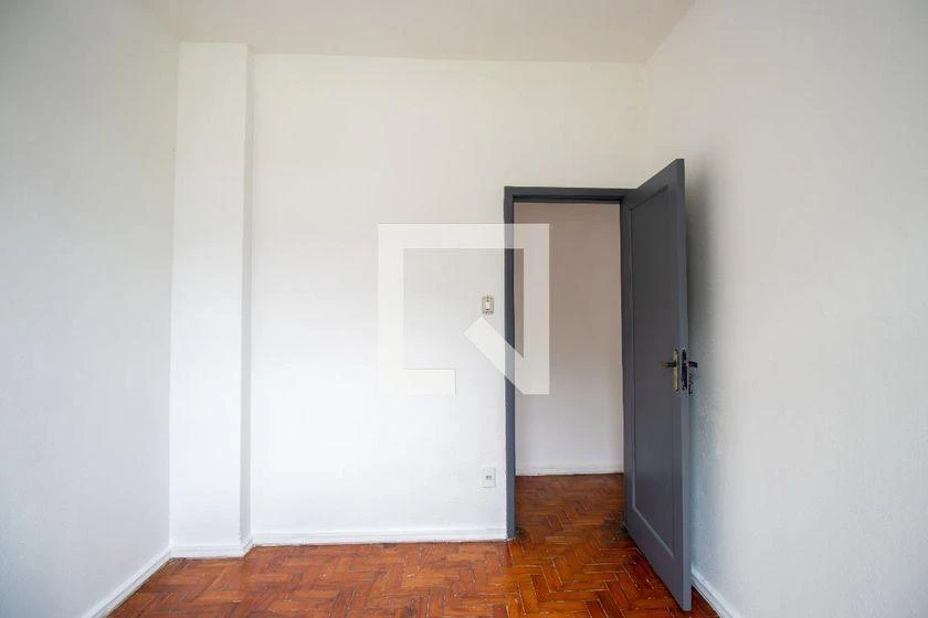 Wood or laminate floors in a 3-bedroom apartment, 80 m² — photo 20