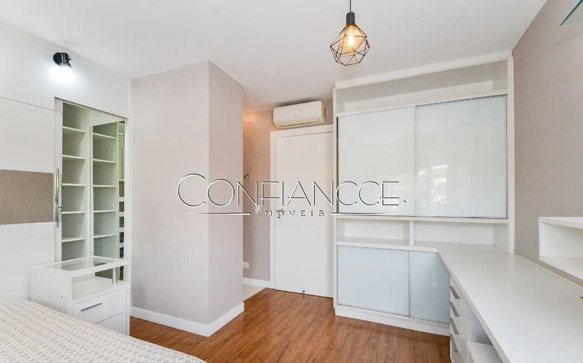 Камін та 4 спальні: будинок 250 м² — photo 30