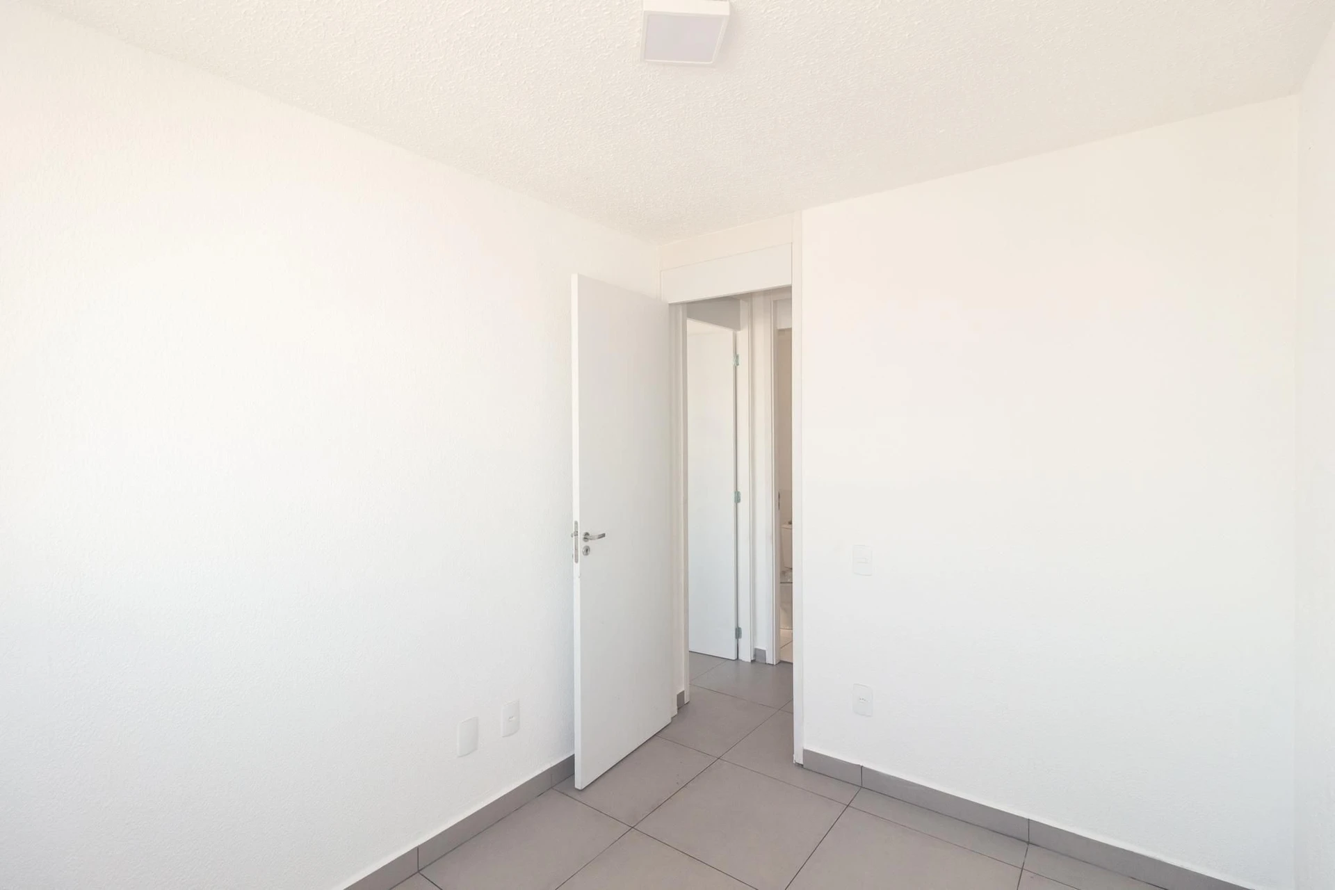2-bedroom apartment with shared outdoor pool — photo 15