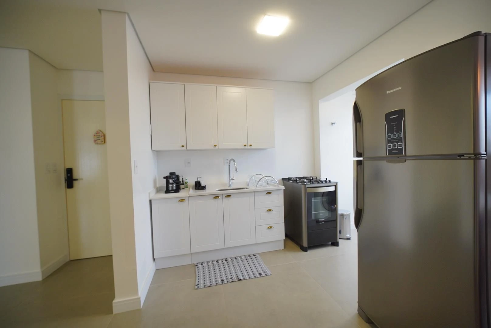 2-bedroom apartment with a washing machine in Florianópolis — photo 4