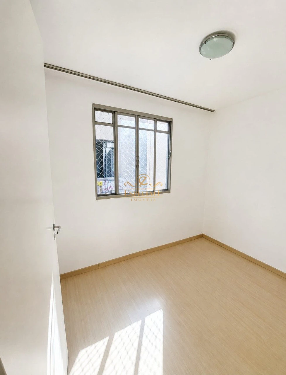 2-bedroom apartment with separate kitchen and 1 parking spot — photo 4