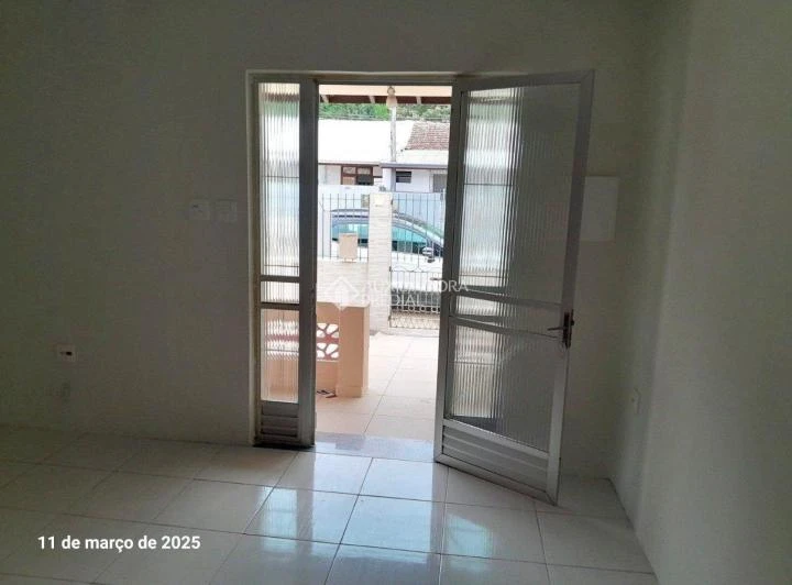 House with 2 bedrooms and a service area with a sink