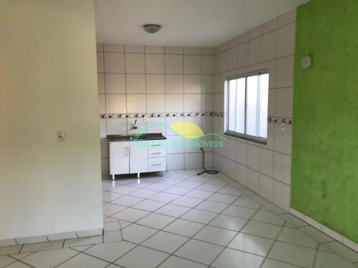 Ground-floor apartment with 3 bedrooms and separate kitchen — photo 3