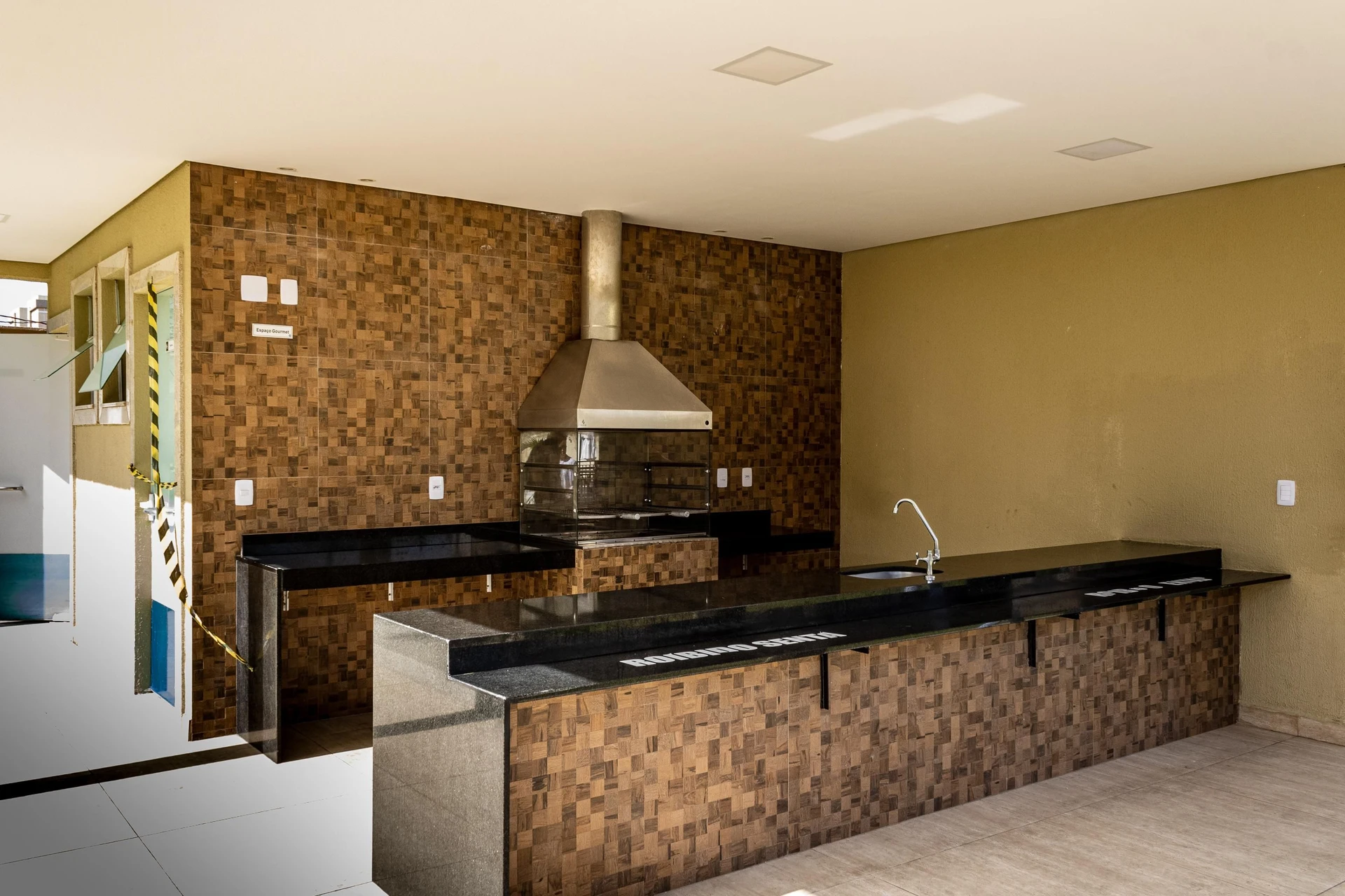 Apartment with 2 bedrooms and an open-plan kitchen — photo 46