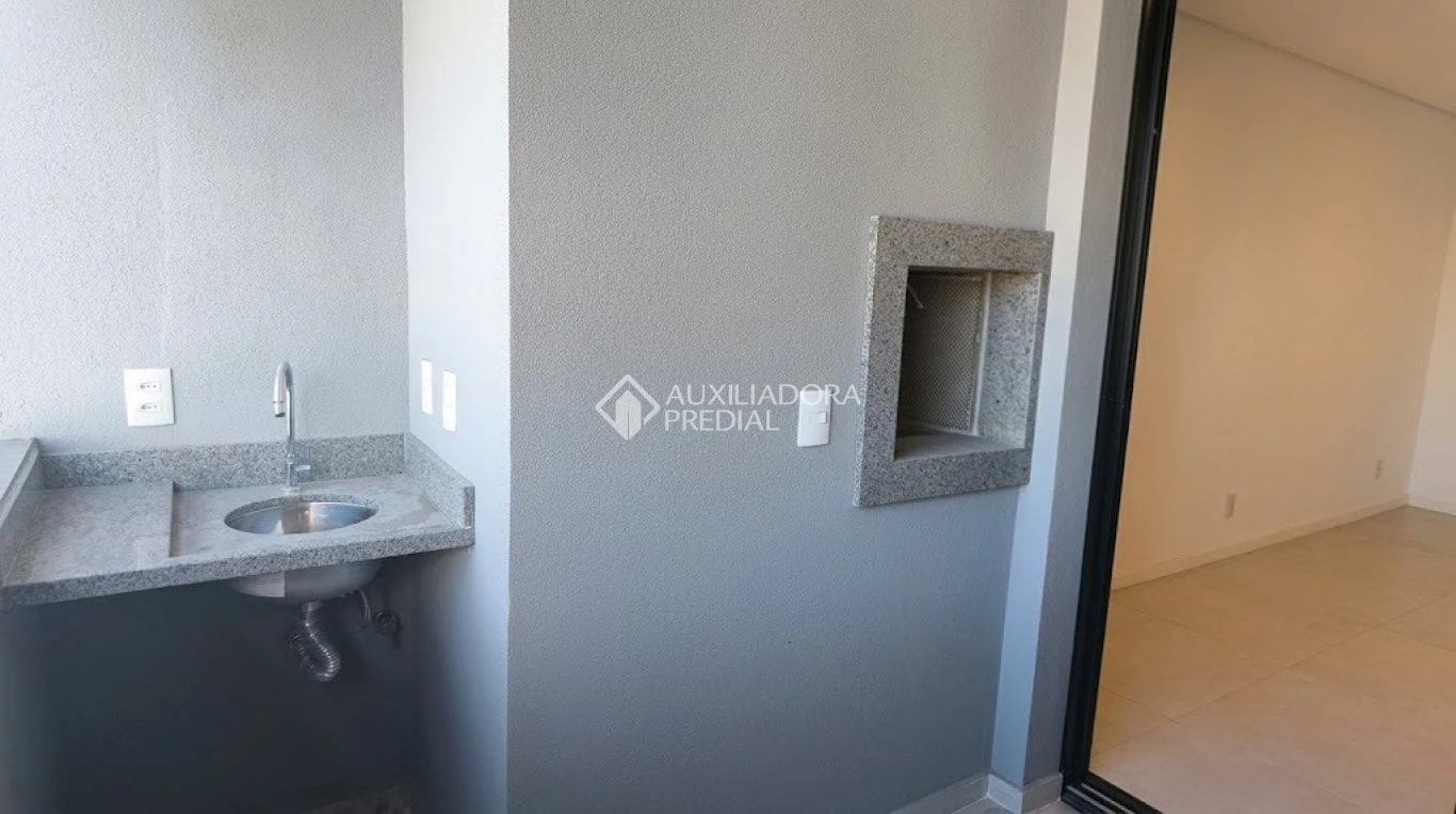 2-bedroom apartment with open kitchen and gas stove — photo 12