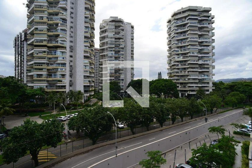 Glass-enclosed balcony in a 3-bedroom apartment, 103 m² — photo 21