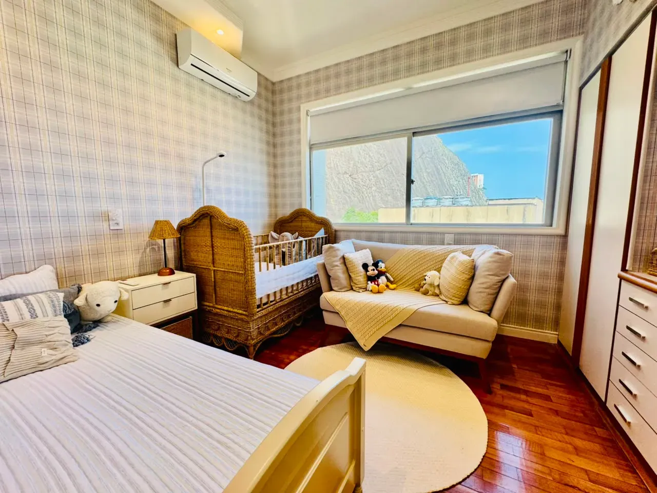 Furnished 3-bedroom apartment with 3 bathrooms — photo 28