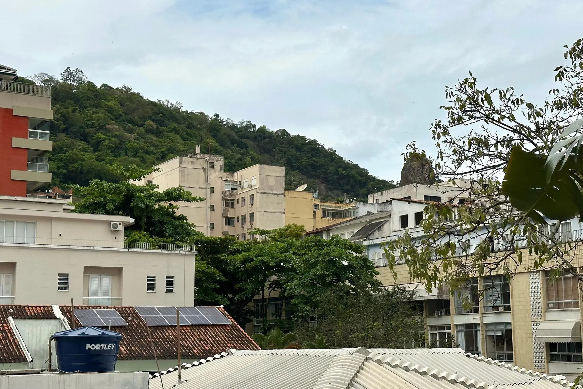 2-bedroom apartment with a mountain view in Rio de Janeiro — photo 11