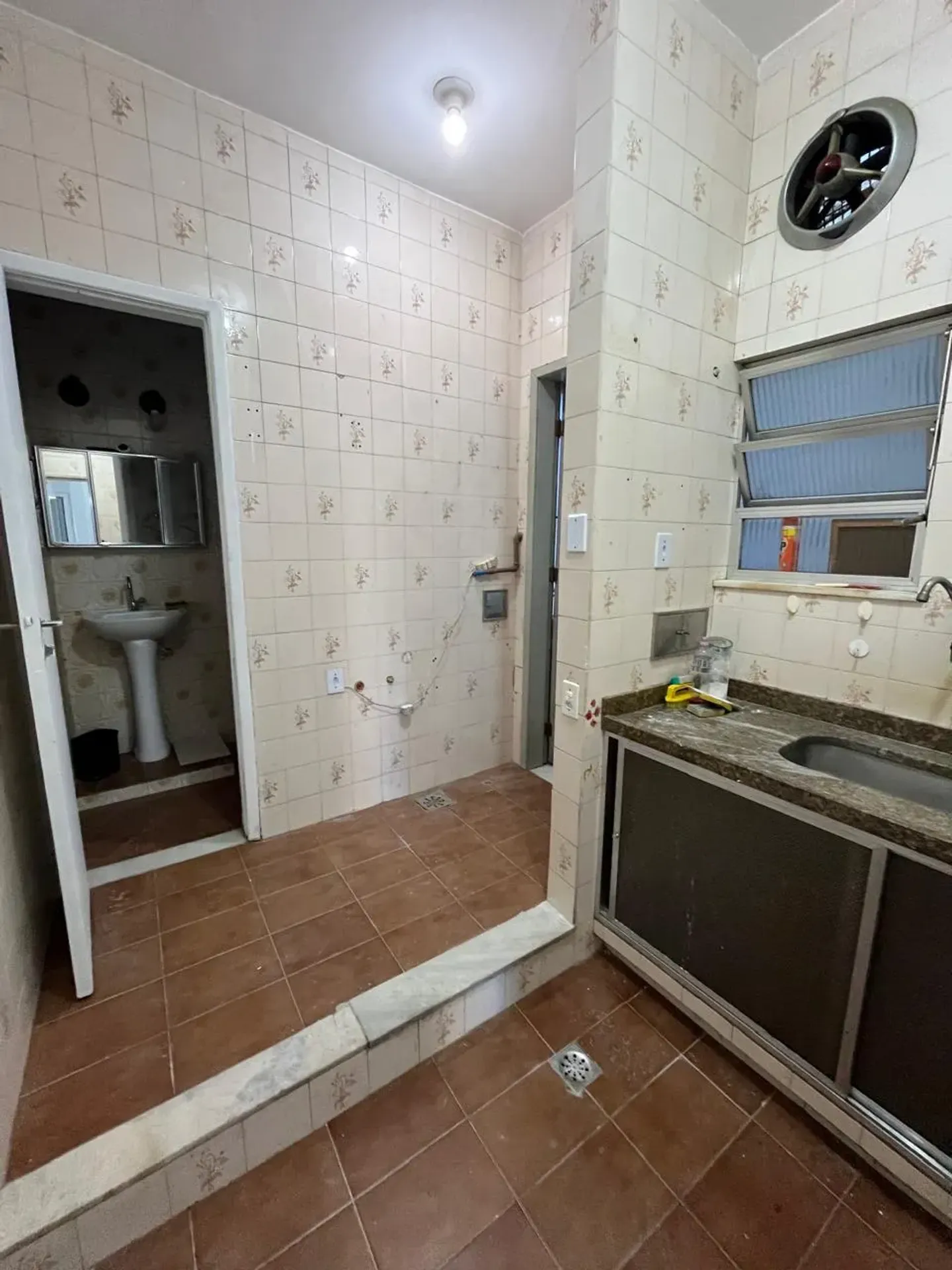 Квартира з 2 спальнями, окремою кухнею та газовою плитою — photo 2