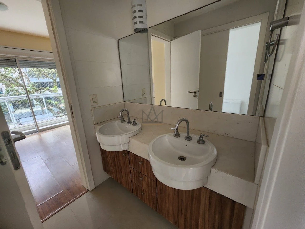 Departamento con ventanales de piso a techo en Florianópolis — photo 3