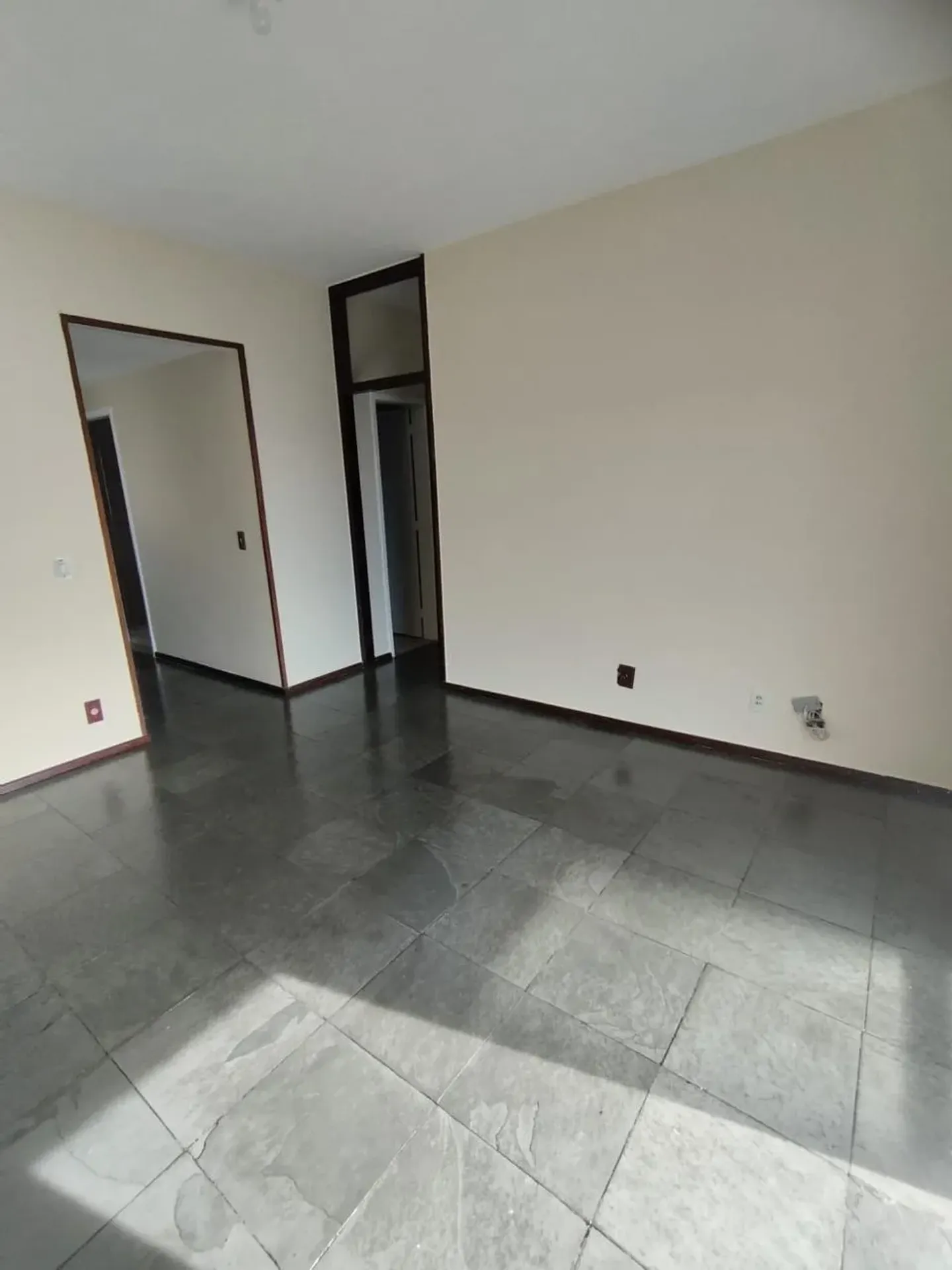 Rental apartment with 2 bedrooms and a private garden — photo 18