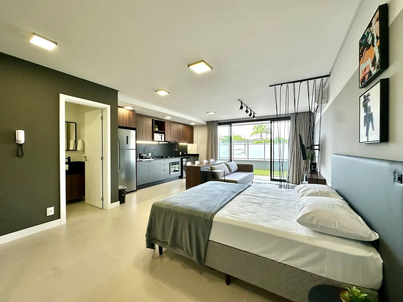 Furnished apartment, 50 m², with floor-to-ceiling windows — photo 9